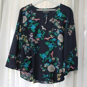 NWOT Van Heusen Women's 3/4 Sleeve Floral Navy Blouse with Bell Sleeves Medium